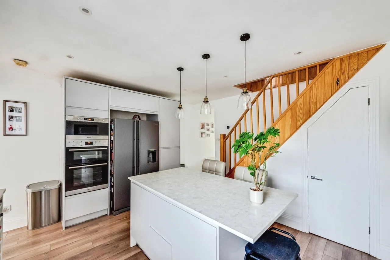 Cheney Manor Road, SWINDON, Wiltshire, SN2, photo 8