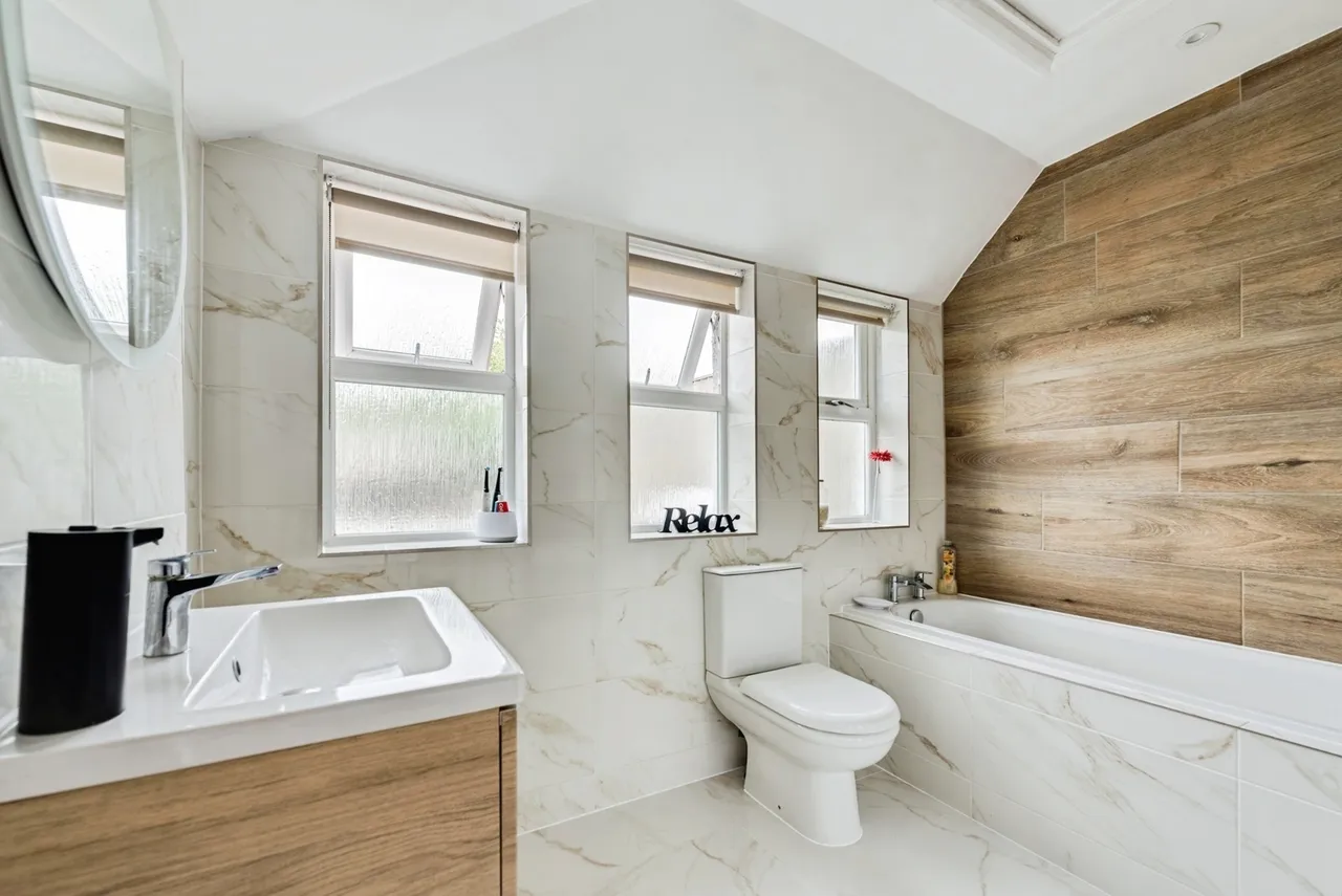 Cheney Manor Road, SWINDON, Wiltshire, SN2, photo 21