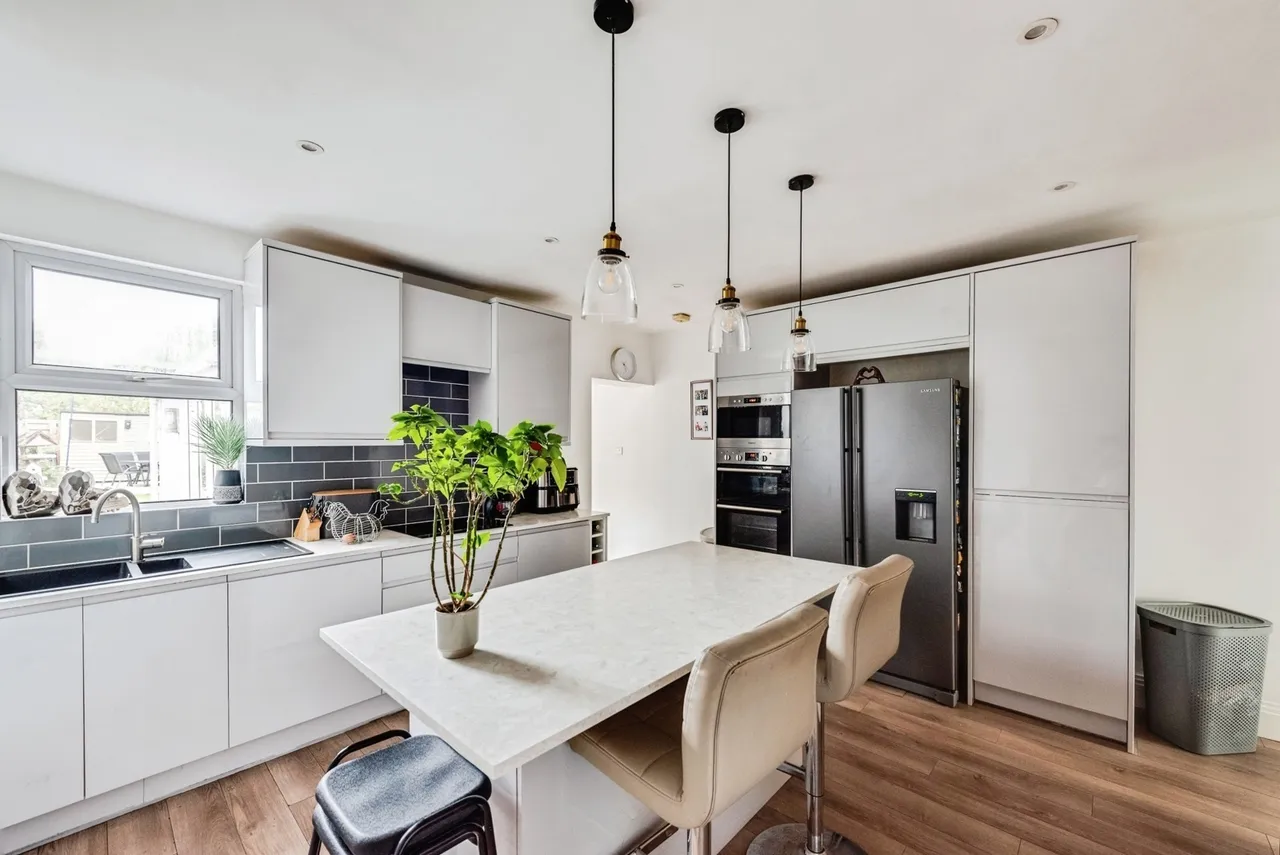 Cheney Manor Road, SWINDON, Wiltshire, SN2, photo 6