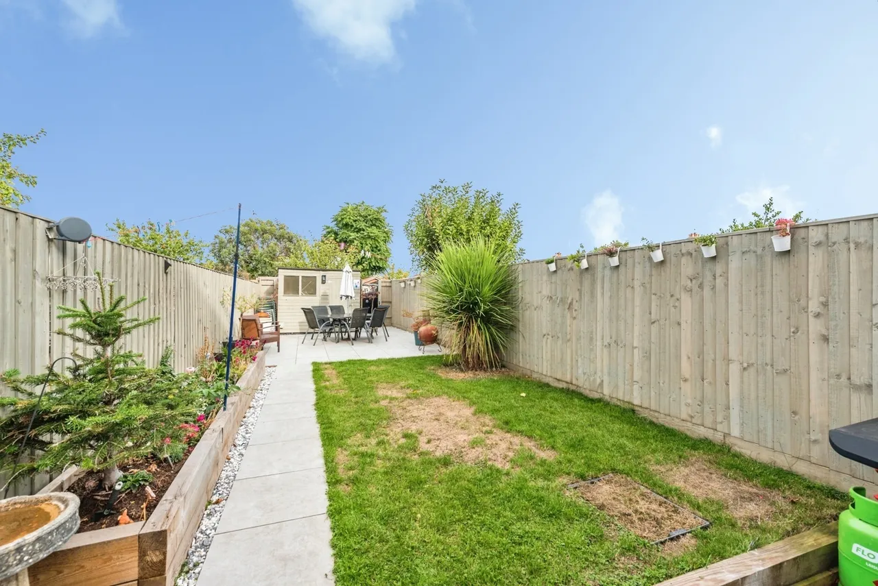 Cheney Manor Road, SWINDON, Wiltshire, SN2, photo 27