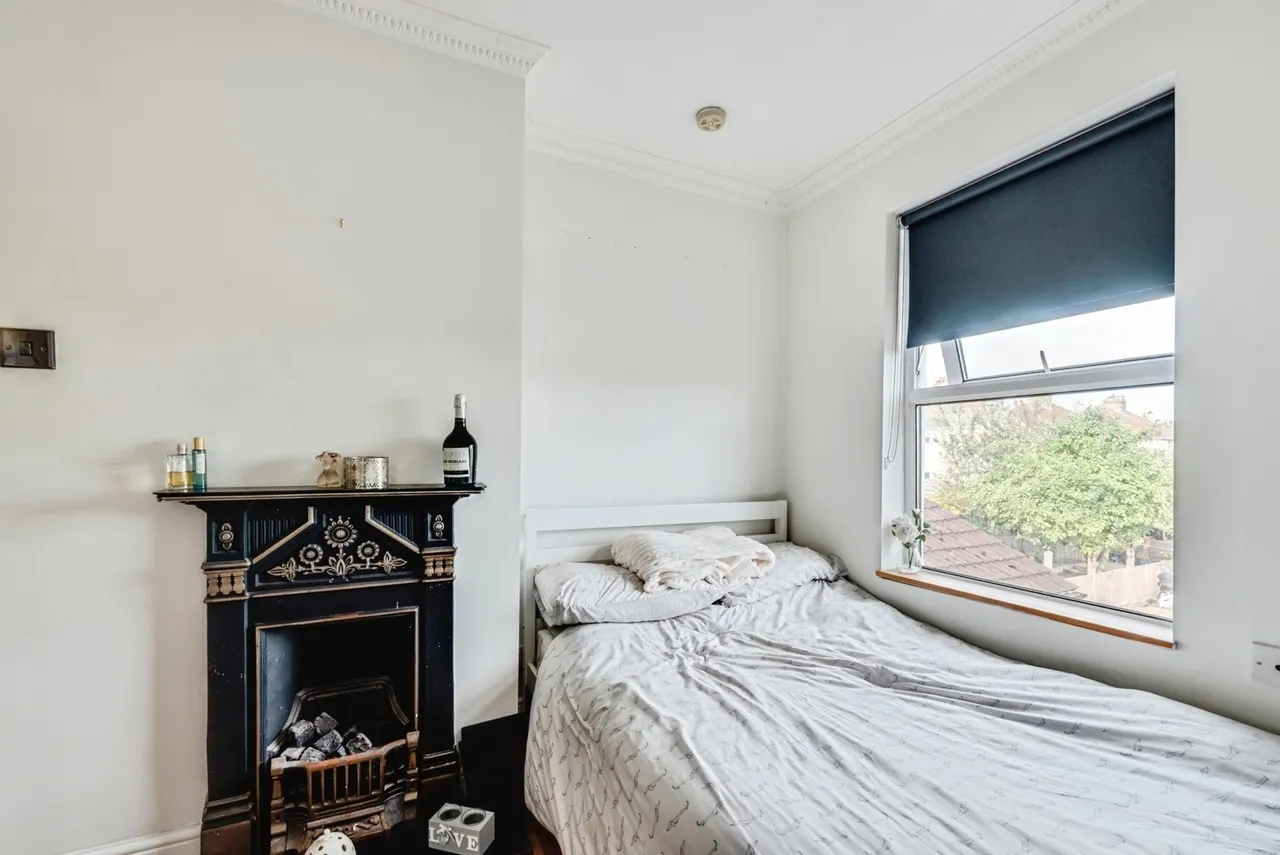Cheney Manor Road, SWINDON, Wiltshire, SN2, photo 17