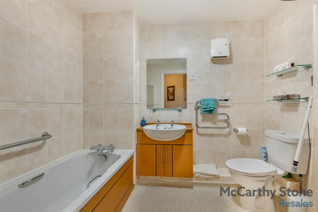 Victoria Road, Malvern, WR14, photo 13