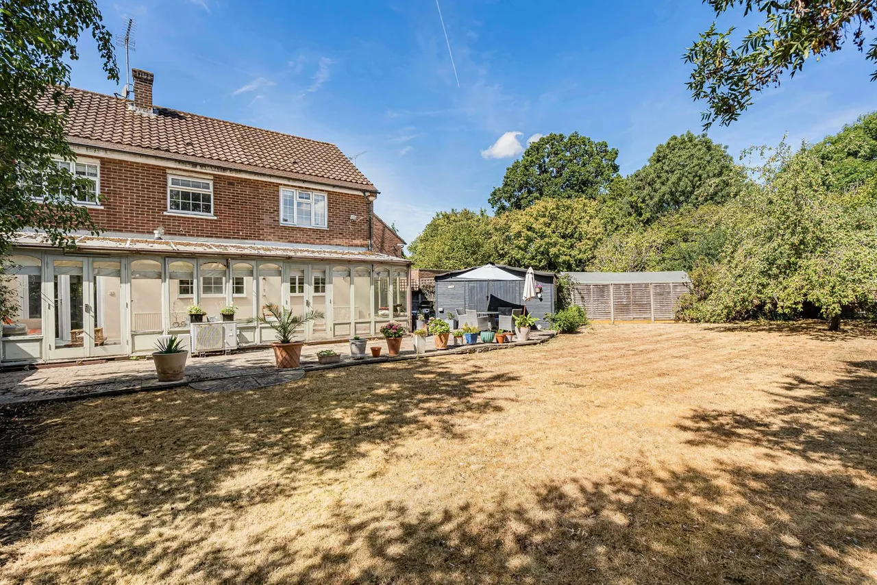 Winston Drive, Stoke D'abernon, KT11, photo 3