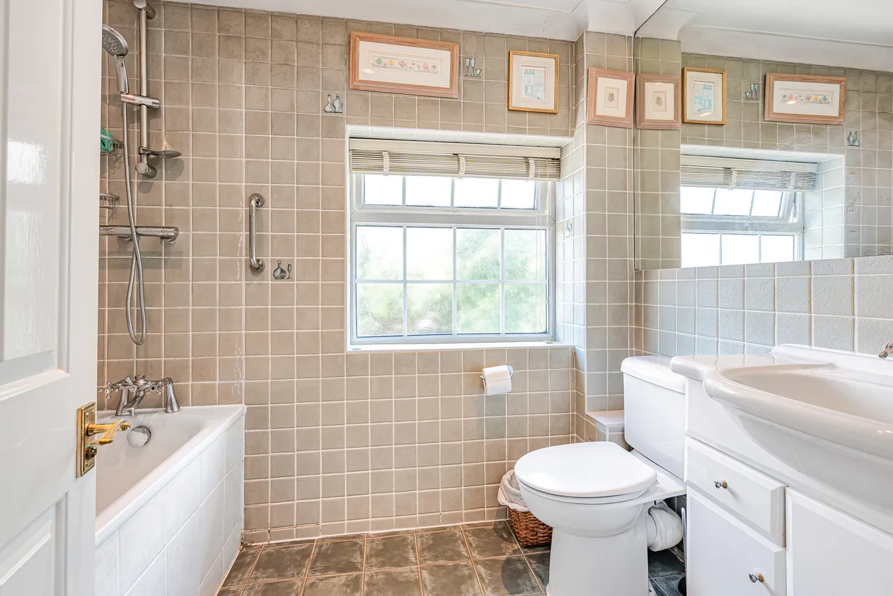 Winston Drive, Stoke D'abernon, KT11, photo 14