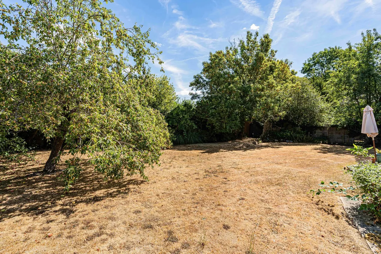 Winston Drive, Stoke D'abernon, KT11, photo 12