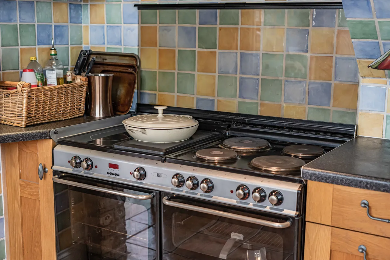 Winston Drive, Stoke D'abernon, KT11, photo 18
