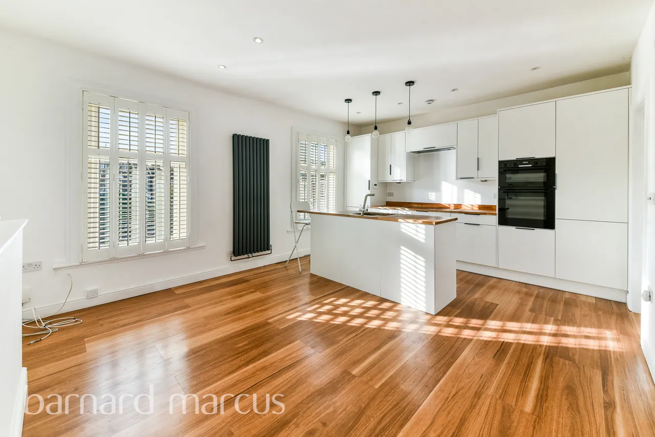 3 bed flat to rent, Dagmar Road, Stroud green, N4