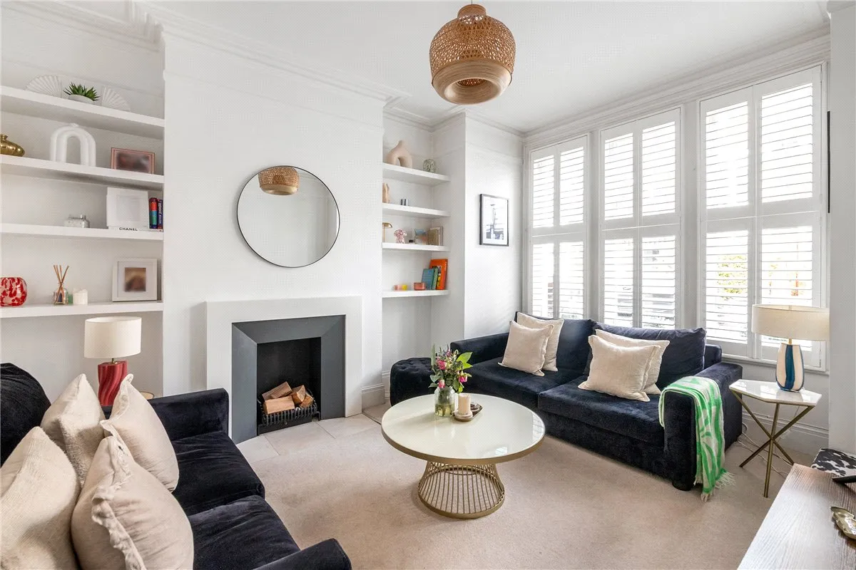2 bed flat for sale, Yukon Road, London, SW12