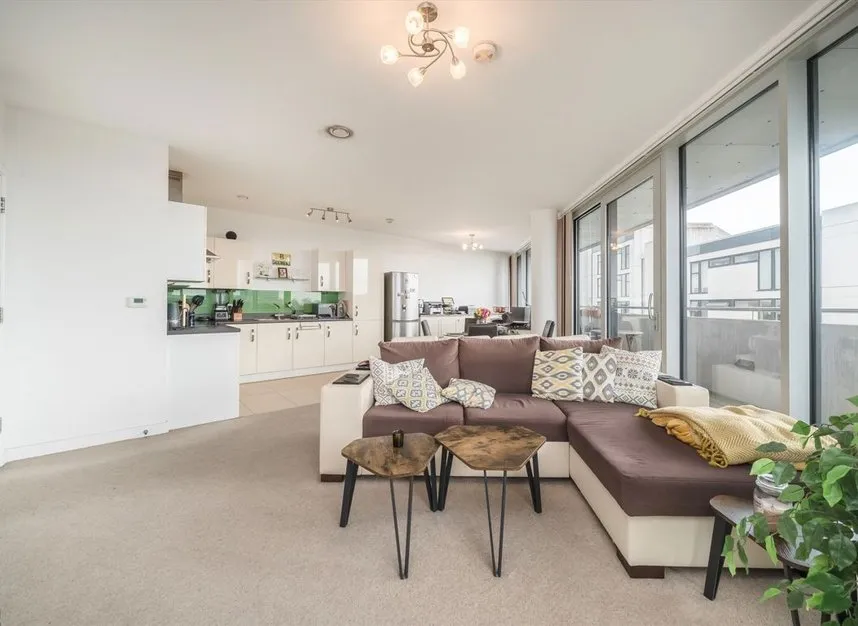 Colonial Drive, Chiswick, W4, photo 2