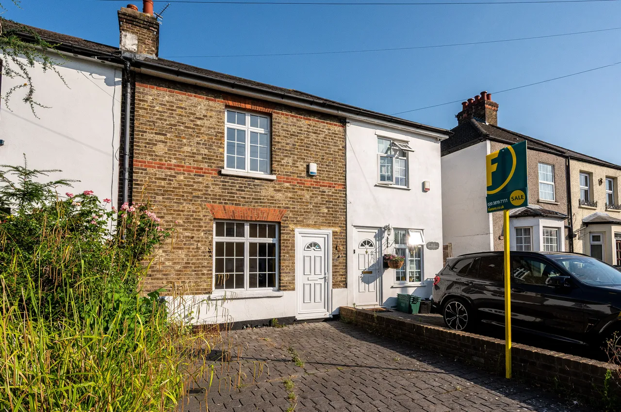 3 bed house for sale — 46 Walpole Road, Bromley