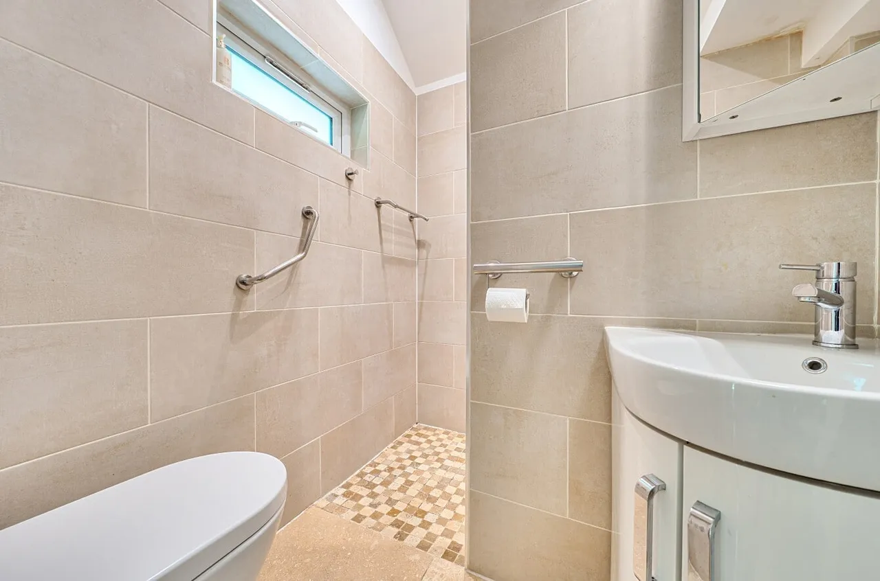 Crossways, West Chiltington, RH20, photo 13