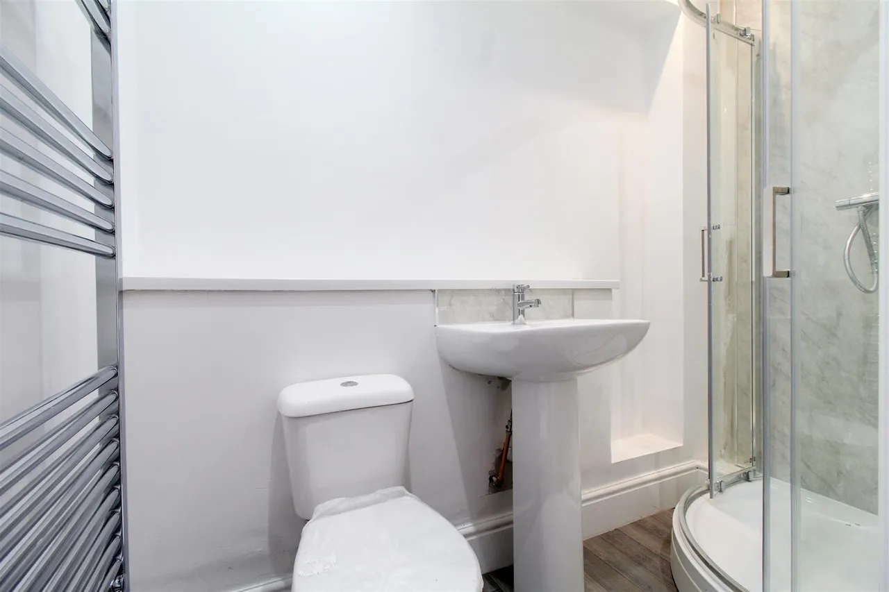 Heard Crescent, Beeston, NG9, photo 6