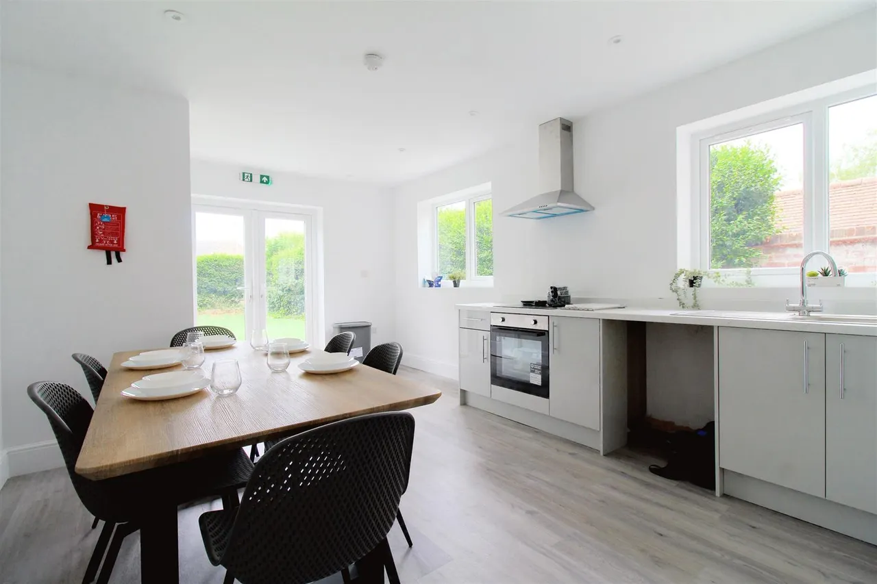 Heard Crescent, Beeston, NG9, photo 3