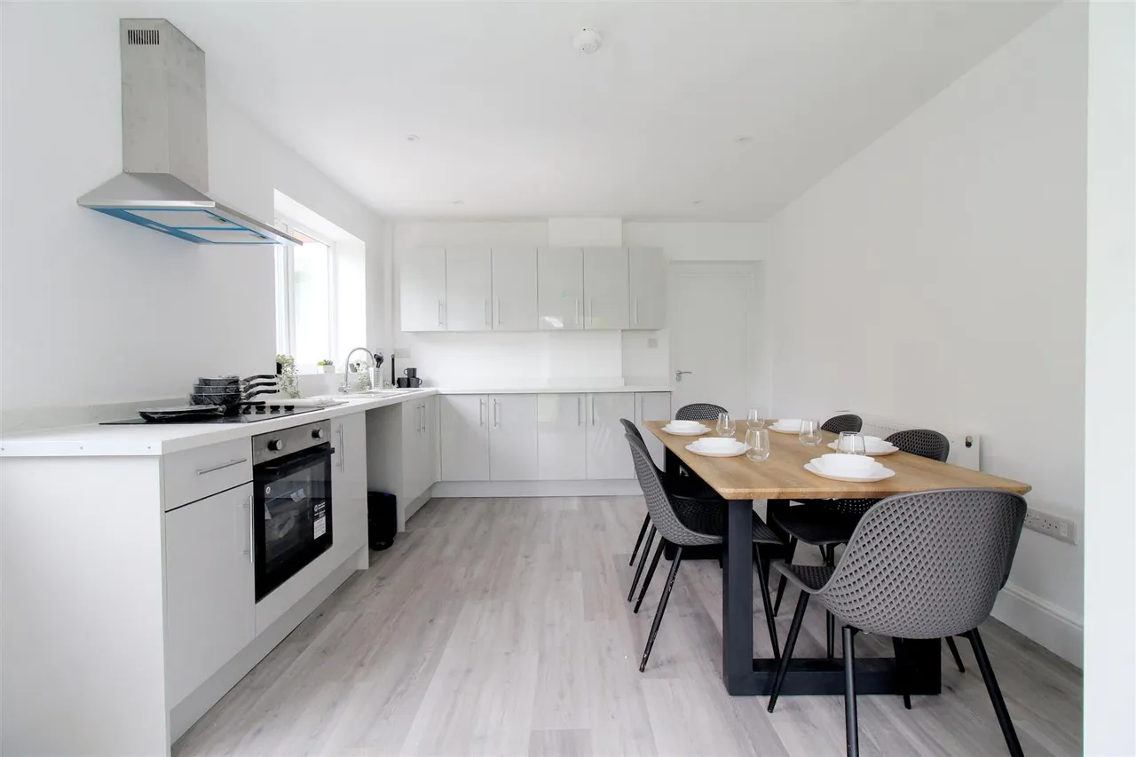 Heard Crescent, Beeston, NG9, photo 2