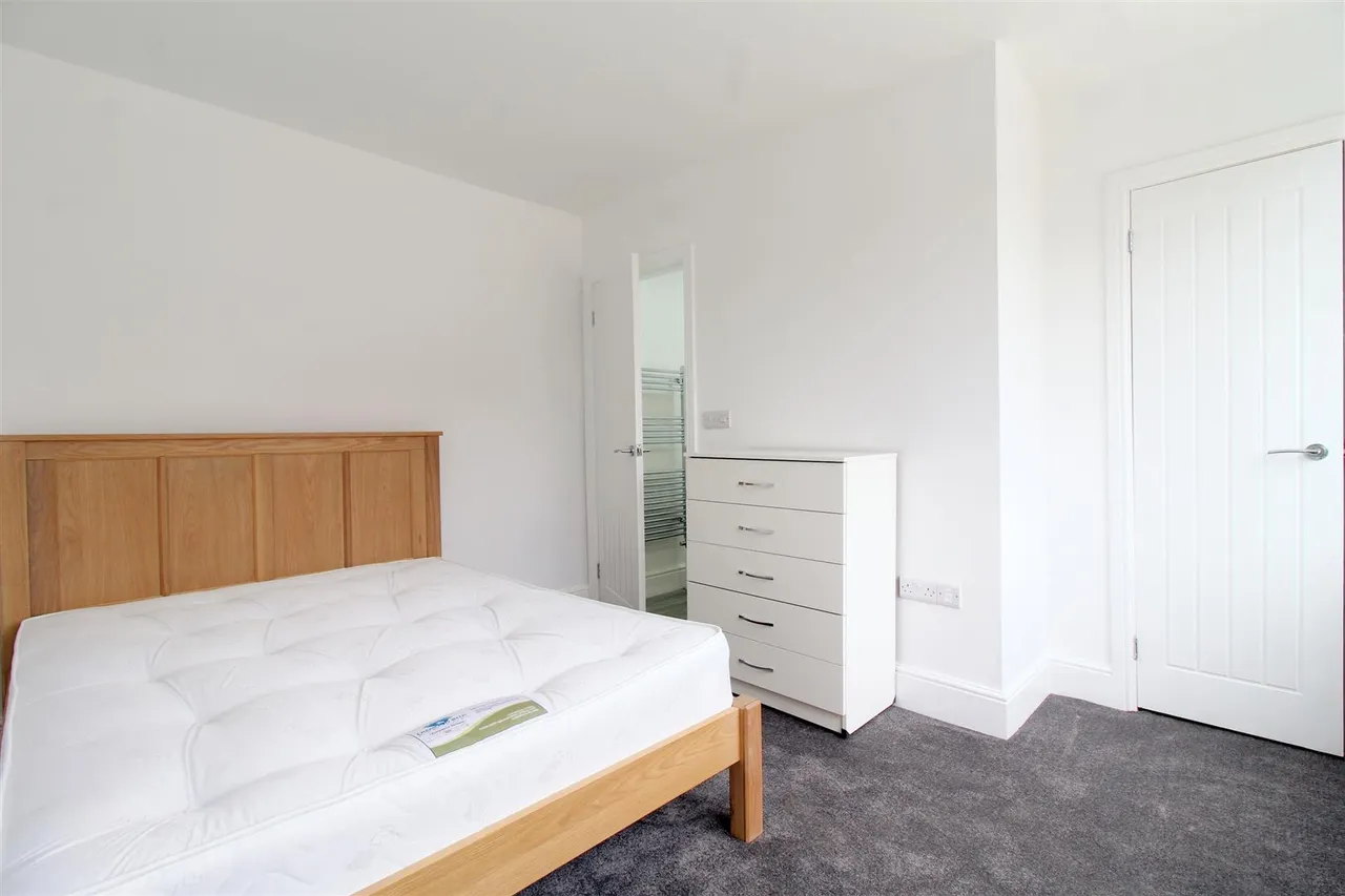 Heard Crescent, Beeston, NG9, photo 4
