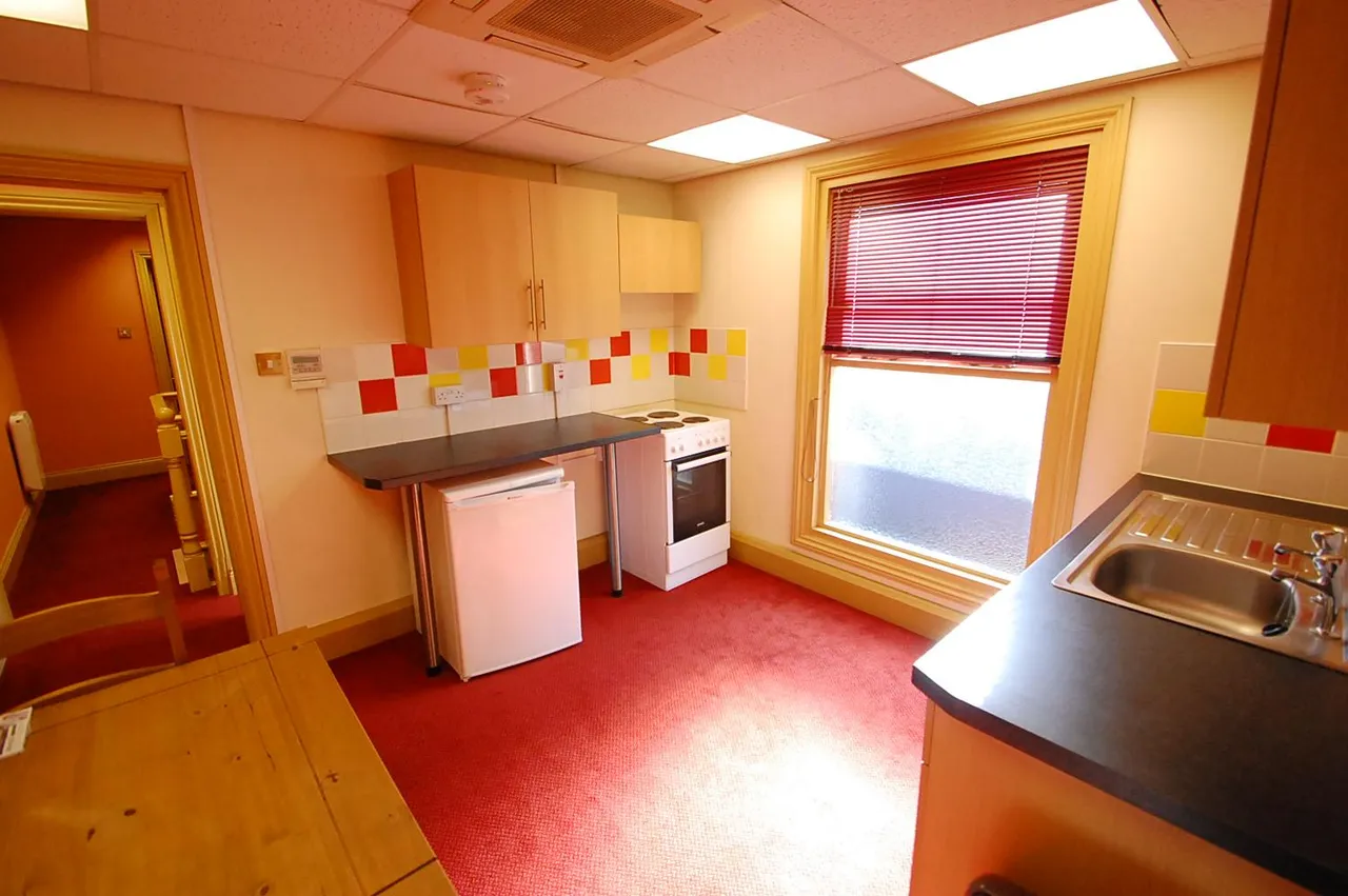Victoria Road, Burton upon Trent, DE14, photo 3