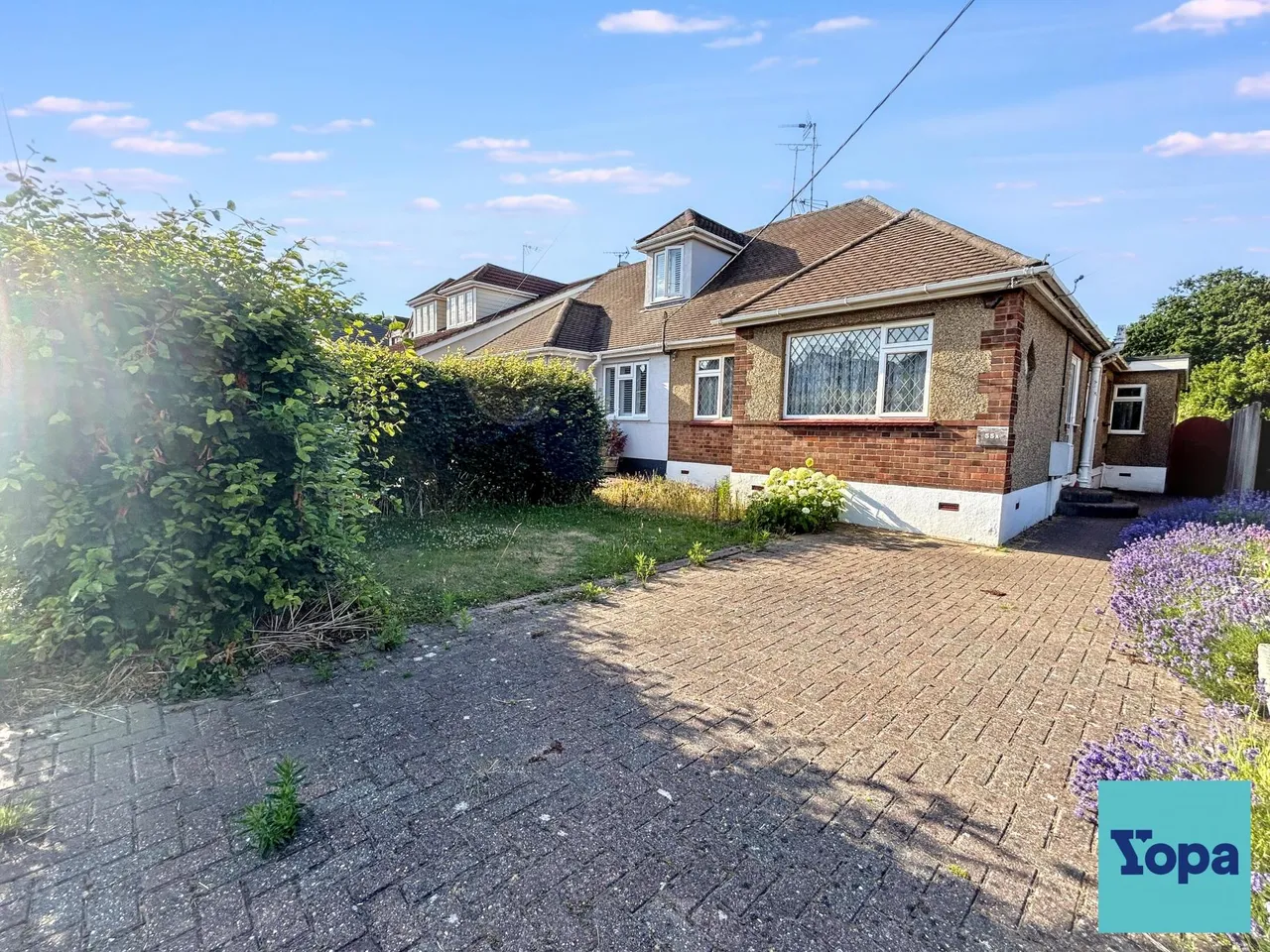 3 bed house for sale, Victor Gardens, Hockley, SS5