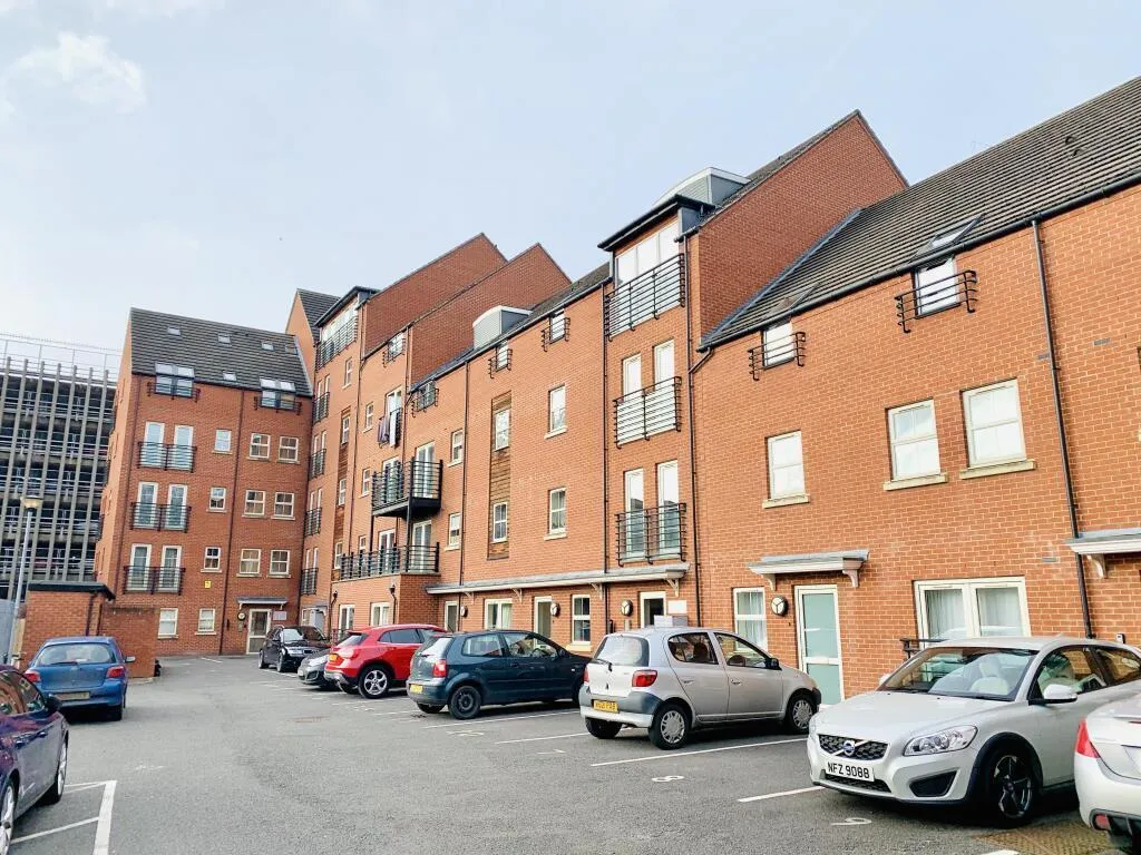 2 bed flat for sale — Wesleyan Court, Lincoln