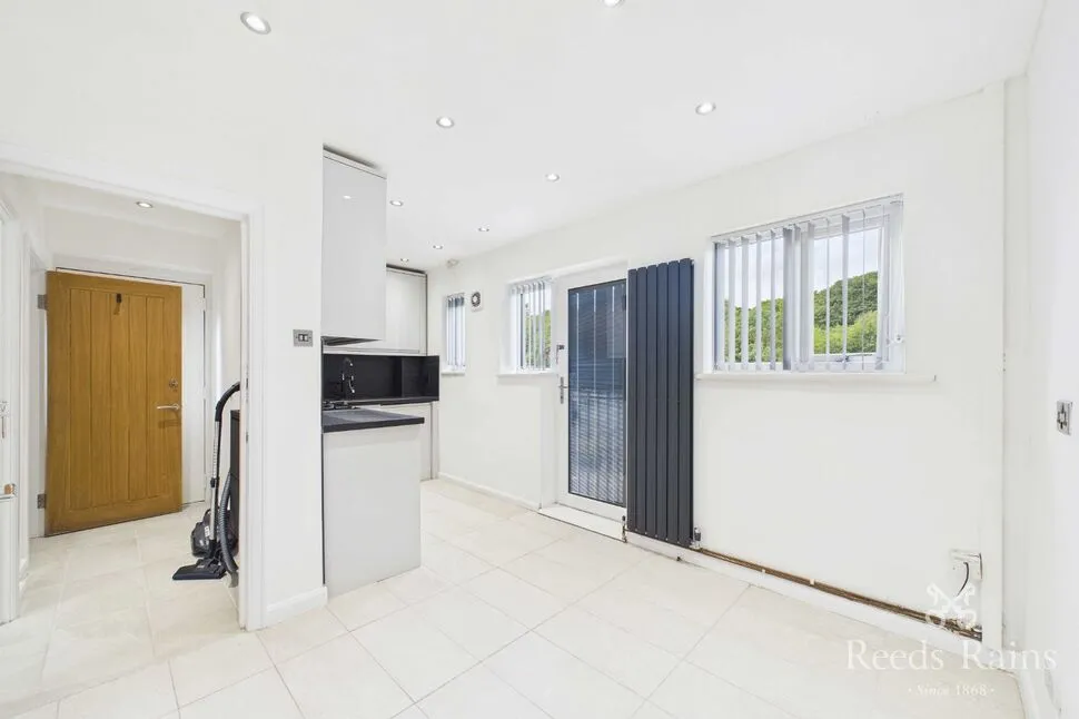 Walpole Road, Huddersfield, West Yorkshire, HD4, photo 9
