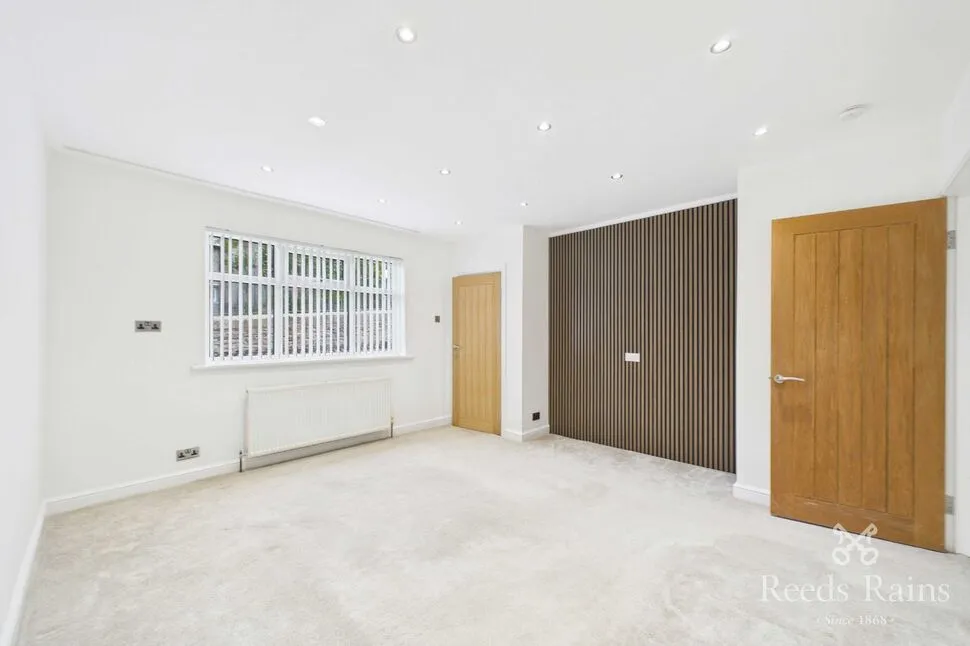 Walpole Road, Huddersfield, West Yorkshire, HD4, photo 2