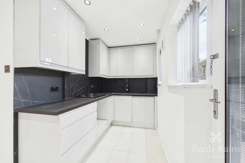 Walpole Road, Huddersfield, West Yorkshire, HD4, photo 3