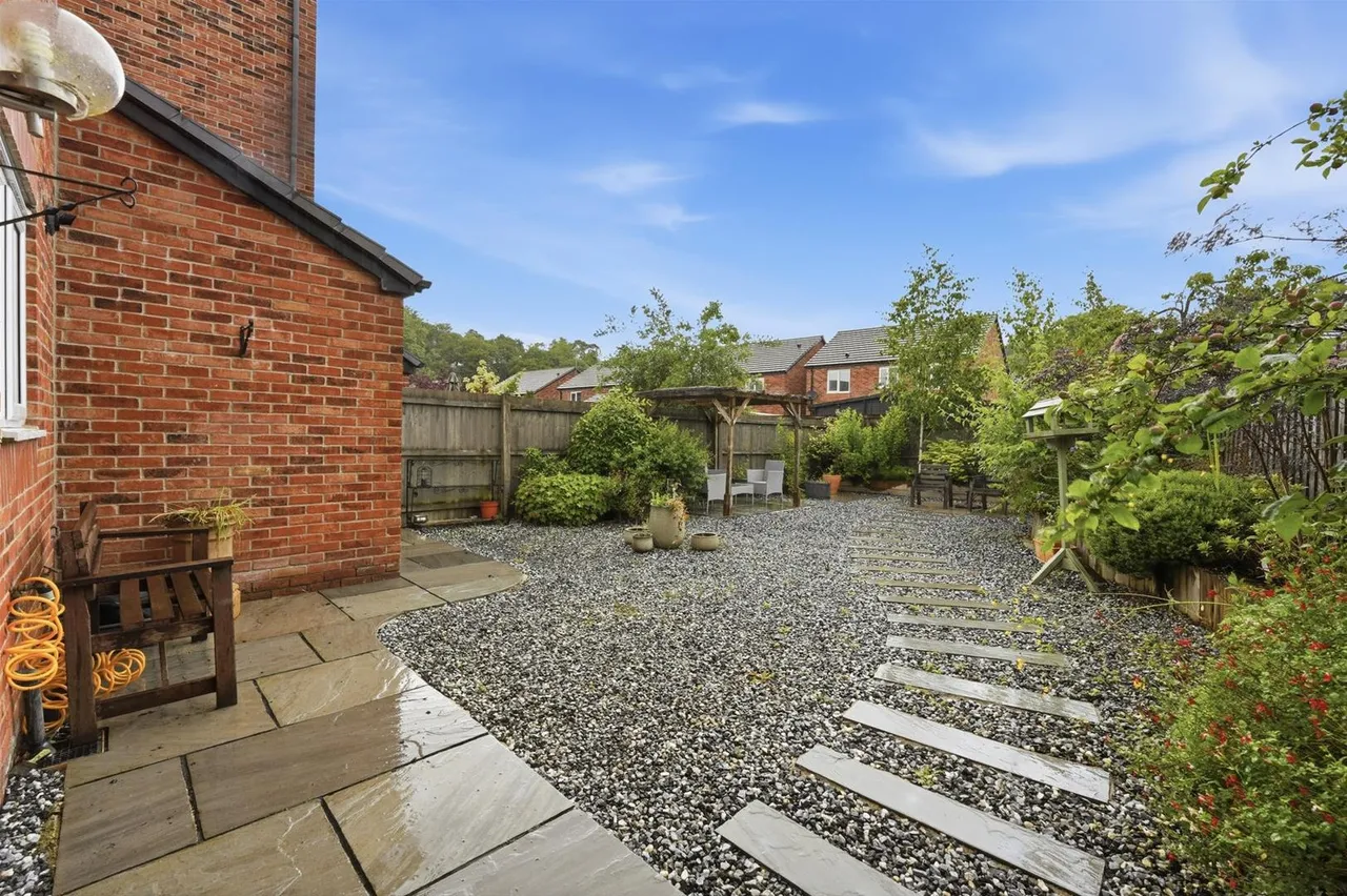 Leat Place, Bollington, photo 21
