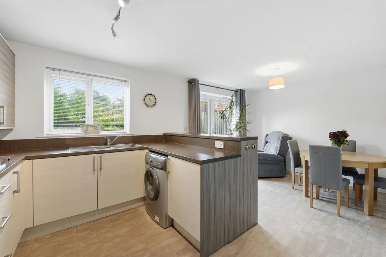 Leat Place, Bollington, photo 9
