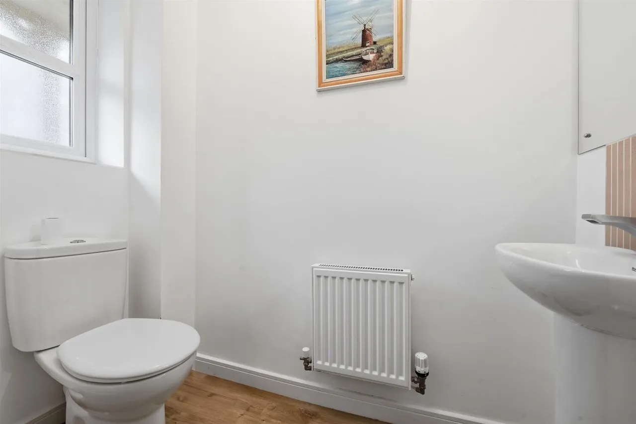 Leat Place, Bollington, photo 7