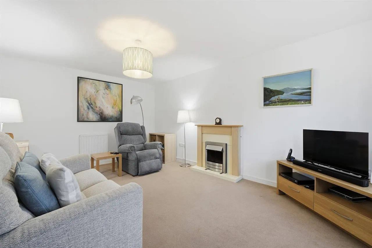 Leat Place, Bollington, photo 8