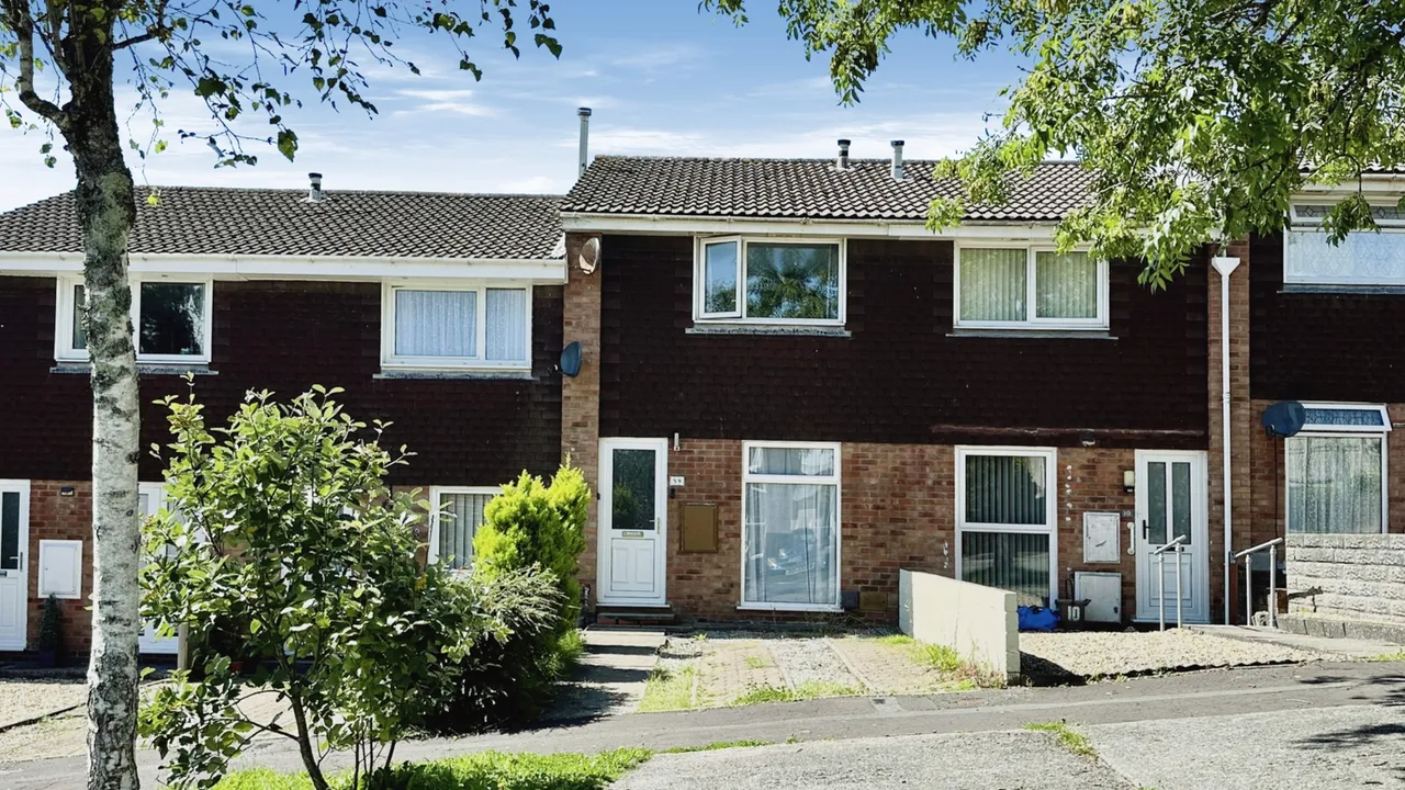 2 bed house for sale — Ton Rhosyn, Brackla, Bridgend, Mid Glamorgan
