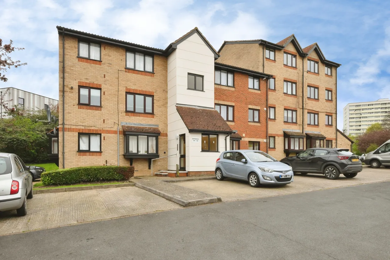 1 bed flat for sale, Magpie Close, Enfield, EN1