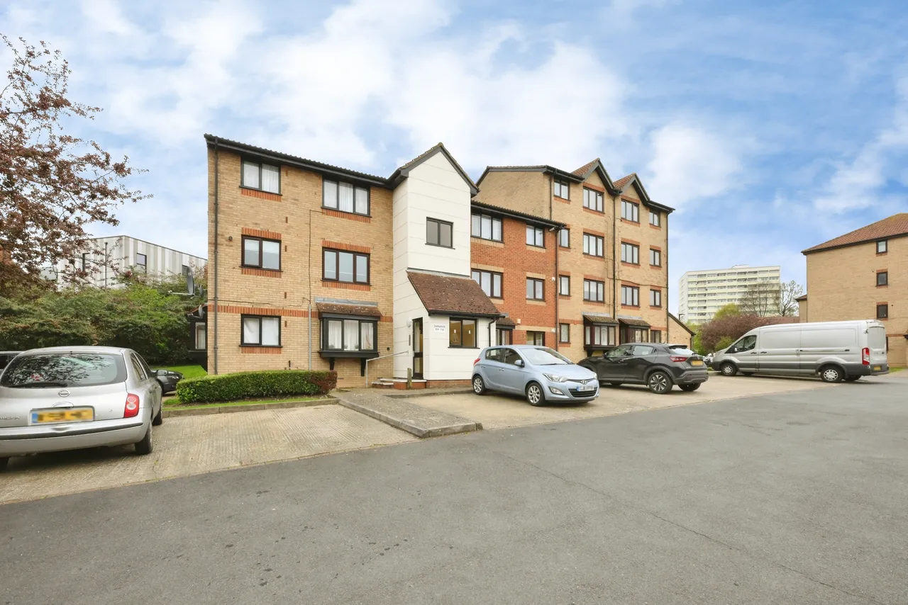 Magpie Close, Enfield, EN1, photo 2