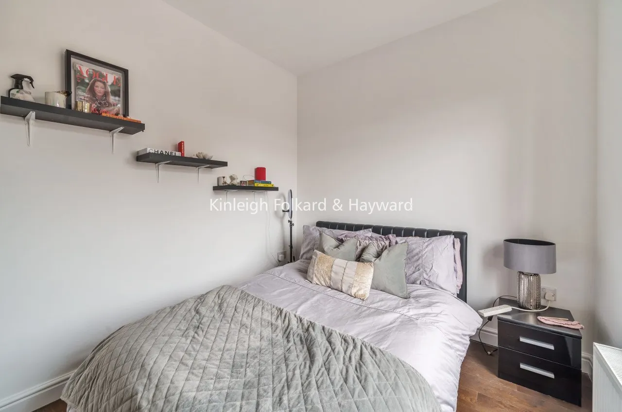High Road, London, N12, photo 6
