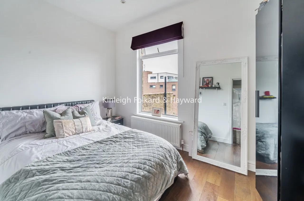 High Road, London, N12, photo 5
