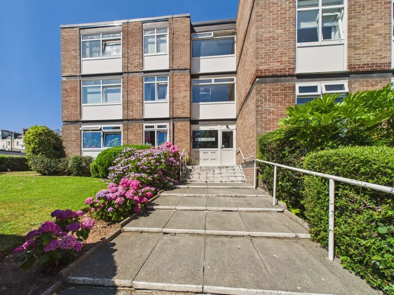 2 bed flat for sale — Hoe Court, Lockyer Street