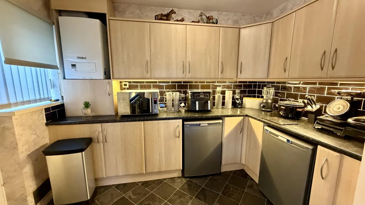 Broadstone Way, Bradford, BD4, photo 13