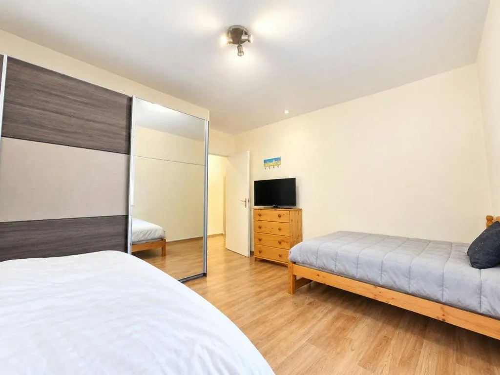Staines Road, Feltham, TW14, photo 5