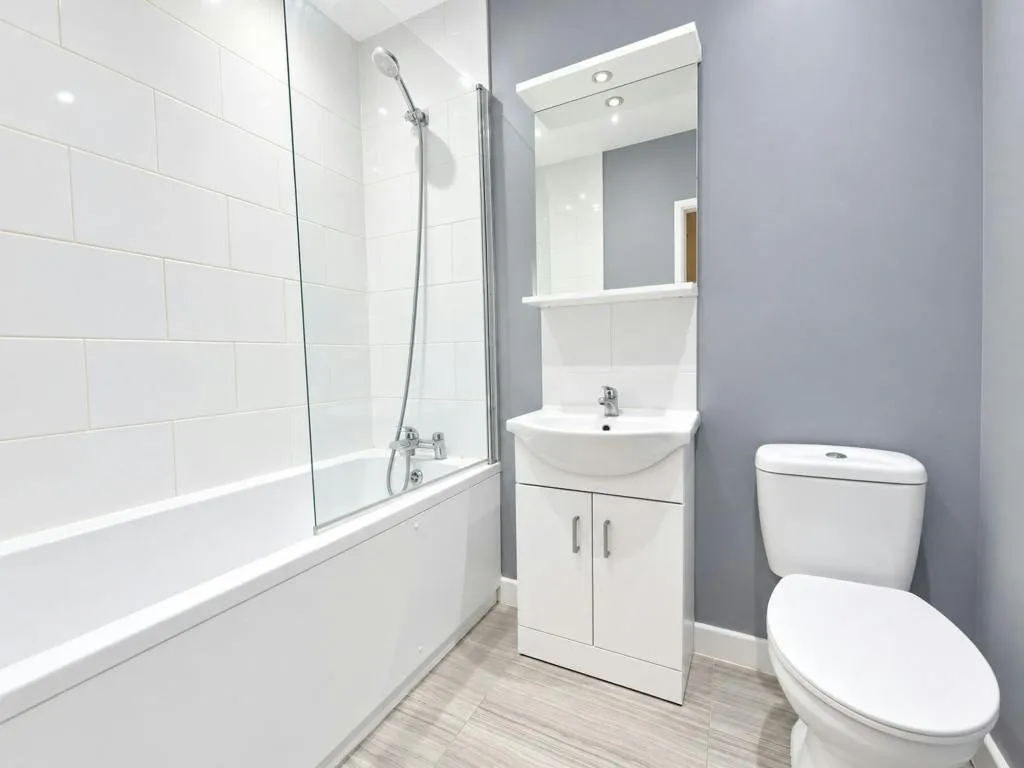 Staines Road, Feltham, TW14, photo 8