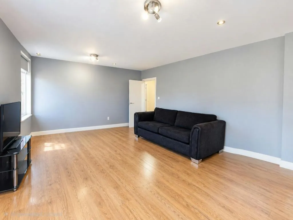 Staines Road, Feltham, TW14, photo 9