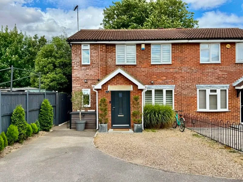 3 bed house for sale — Milton Way Houghton Regis, Dunstable LU5 5UE
