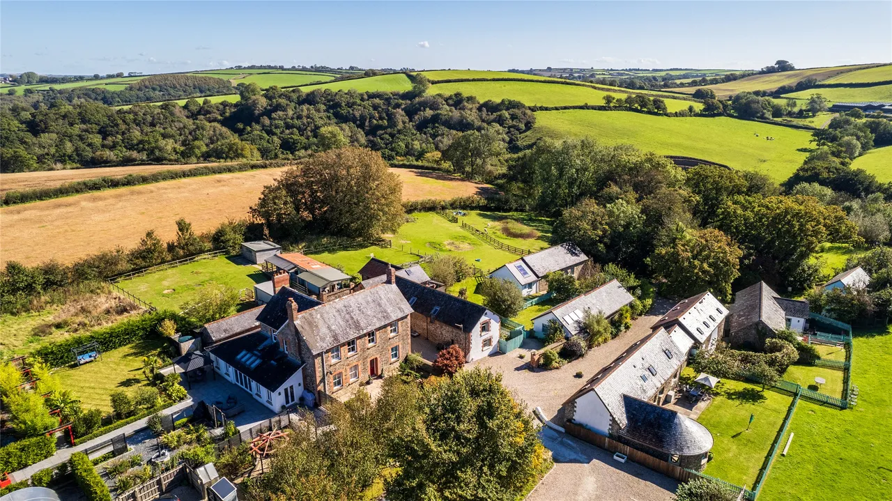 20 bed house for sale, Langtree, Torrington, EX38