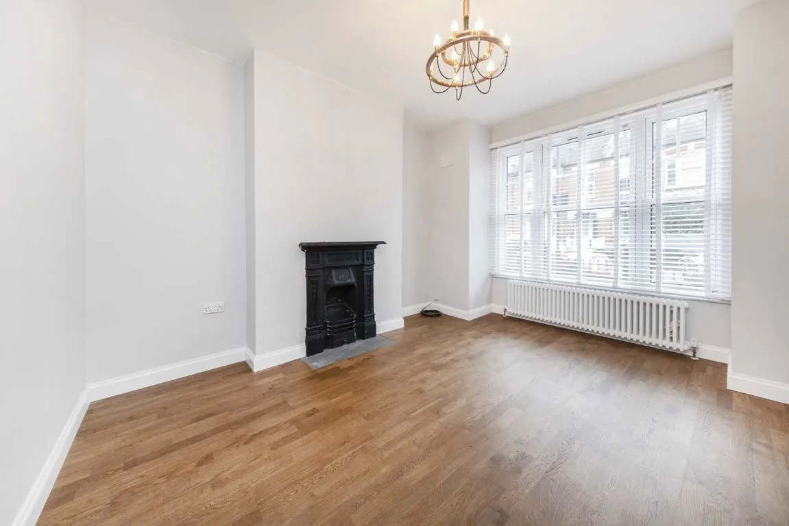 Midmoor Road, SW12, photo 2
