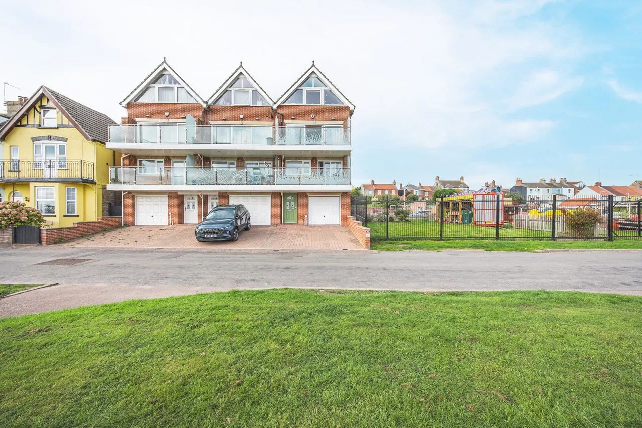 5 bed house for sale, Exceptional Townhouse in Gorleston wi