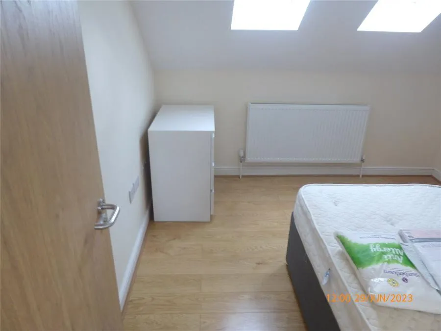 Newport Road, Roath, CF24, photo 4