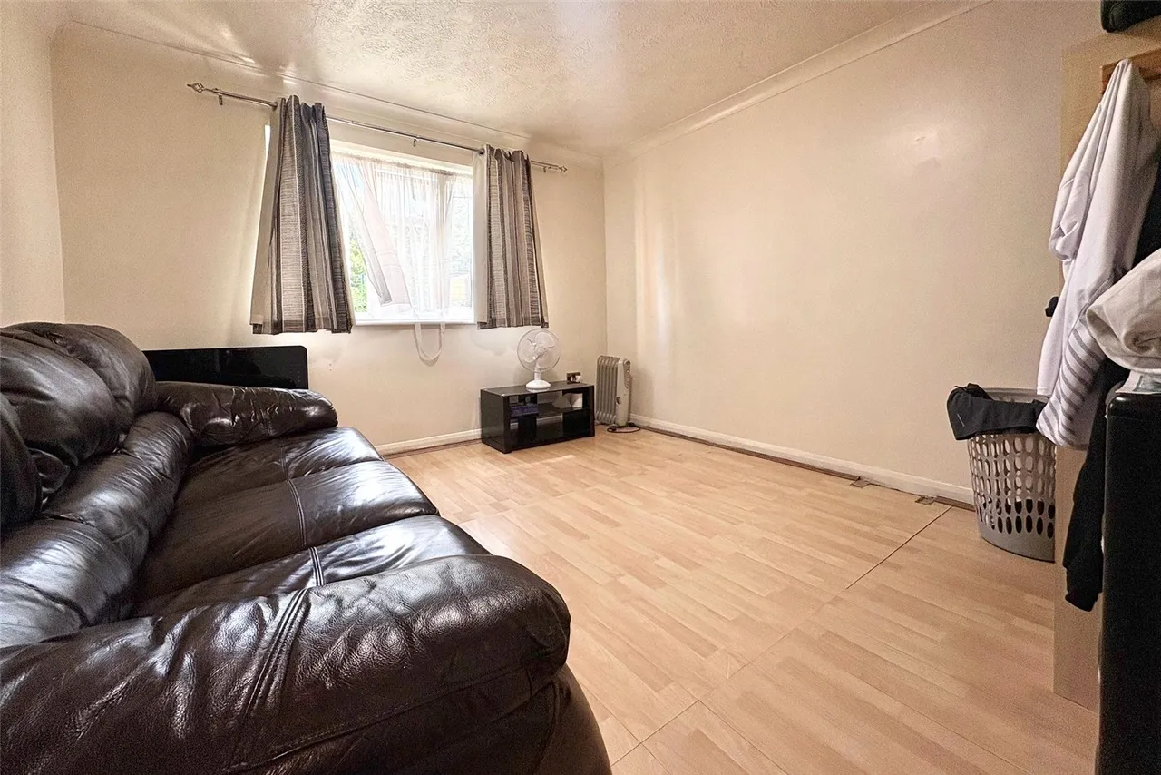 The Chantrys, Farnham, Surrey, GU9 7AN, photo 5