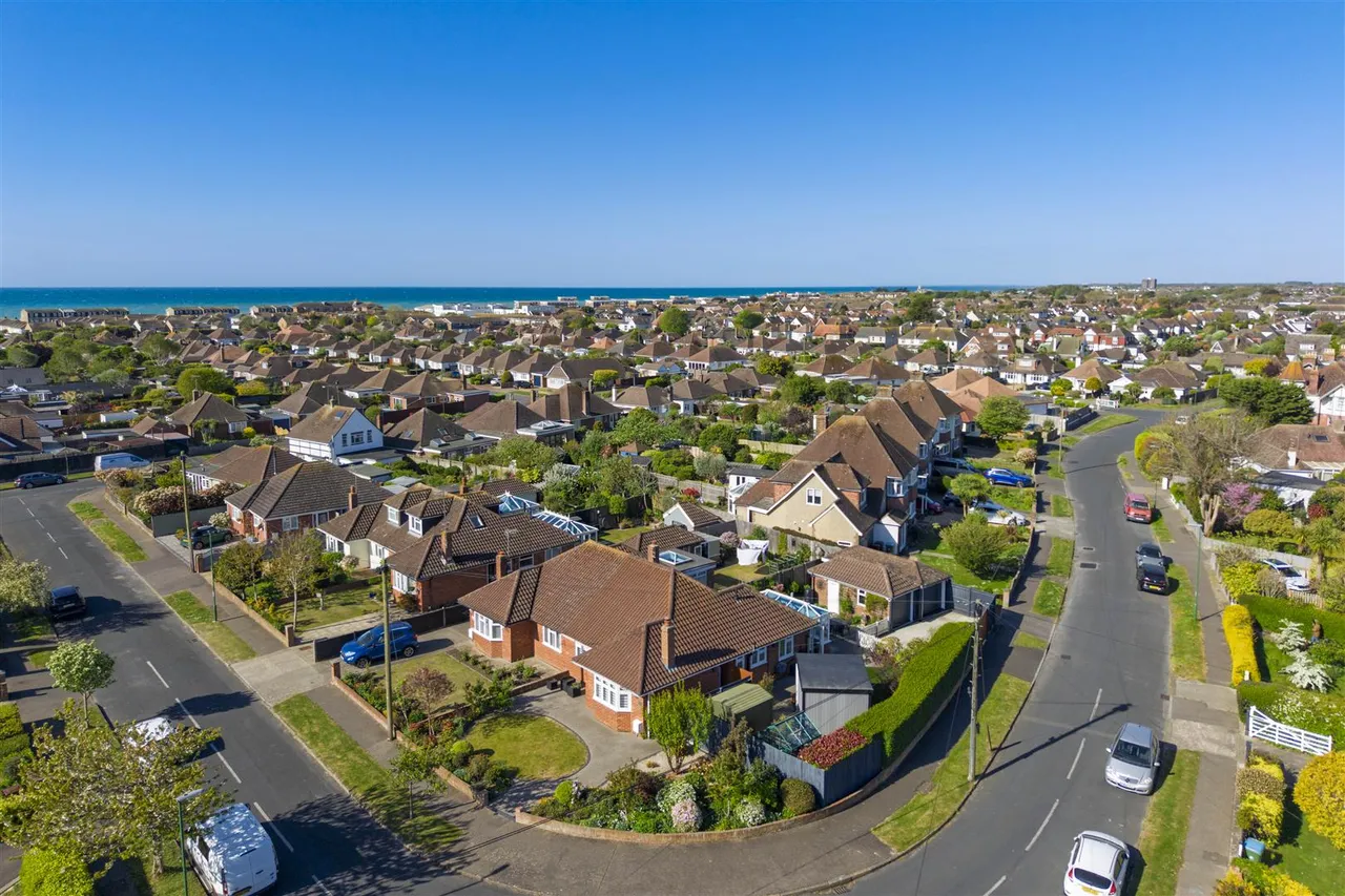 Glenville Road, Rustington, photo 26