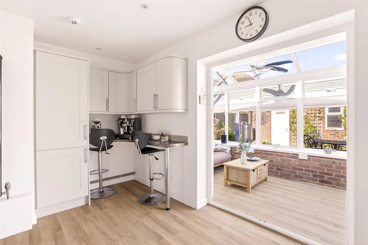 Glenville Road, Rustington, photo 6