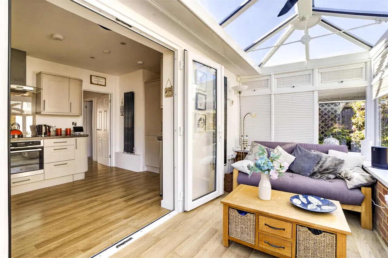 Glenville Road, Rustington, photo 24