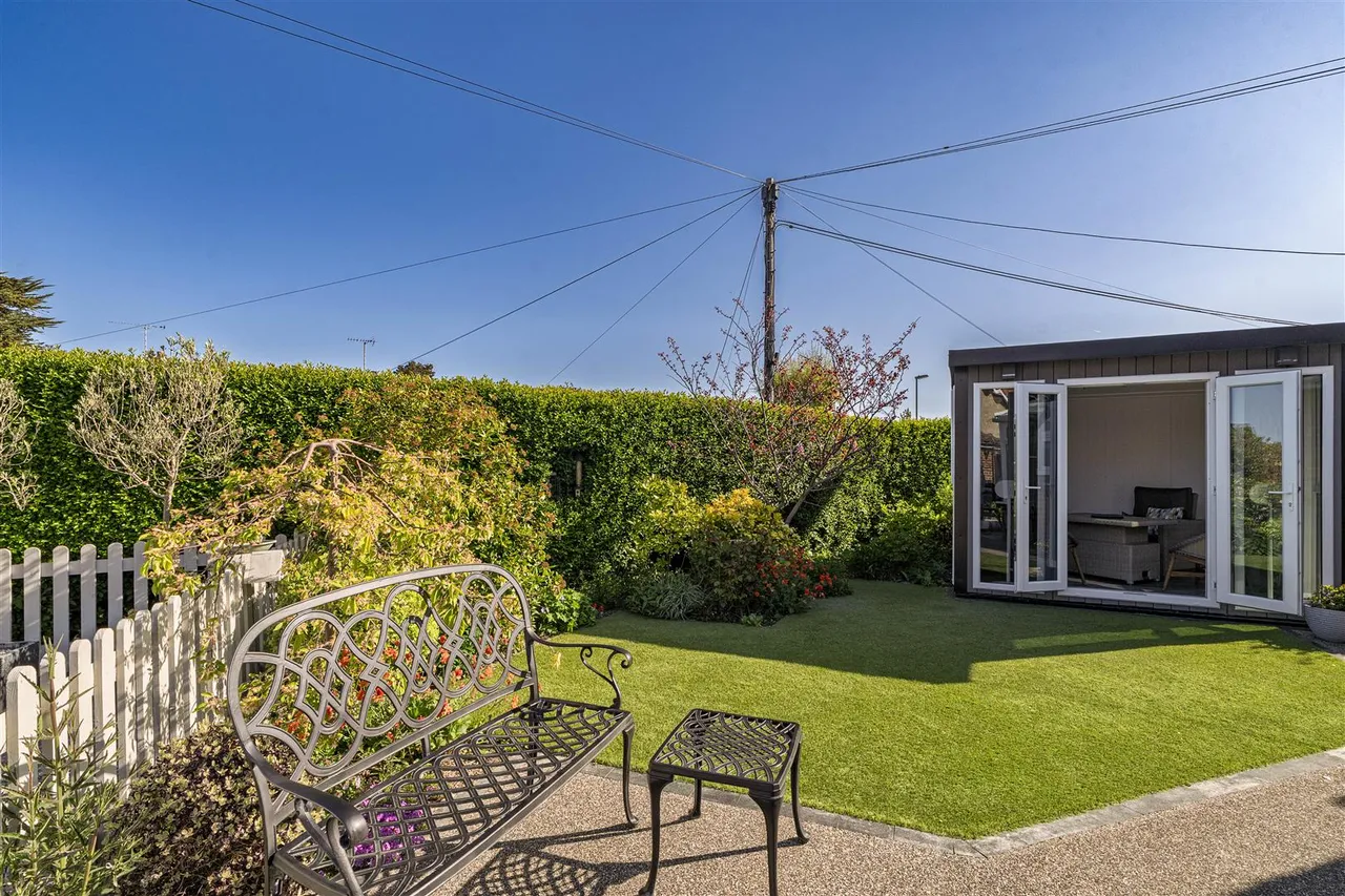Glenville Road, Rustington, photo 19