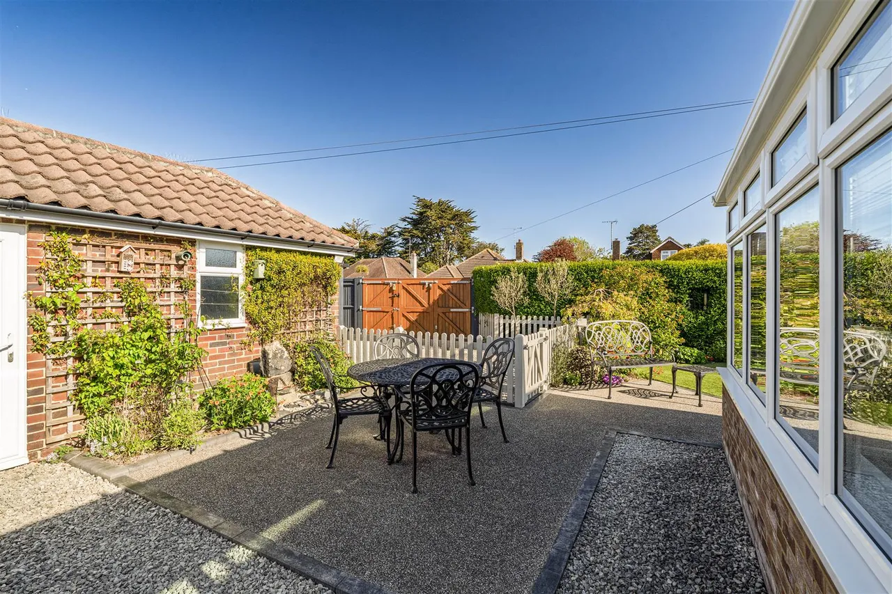 Glenville Road, Rustington, photo 13